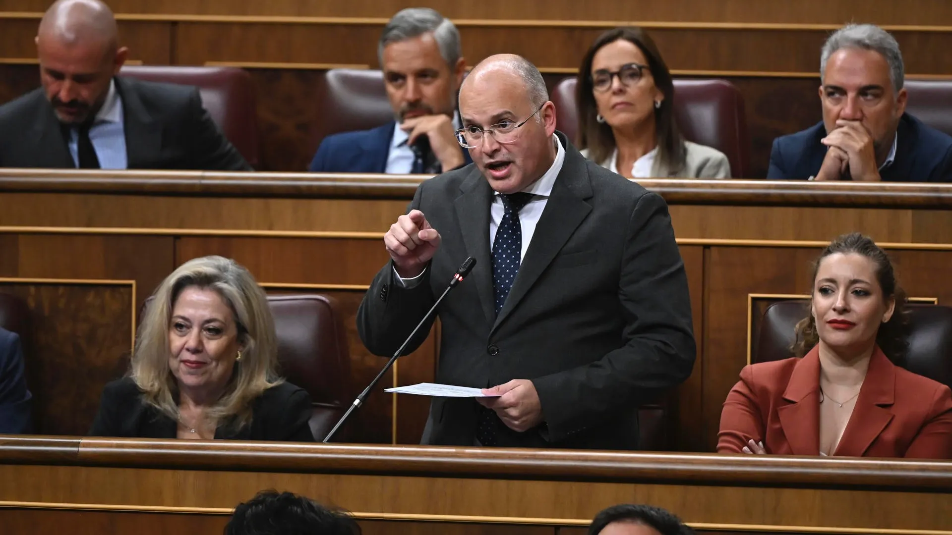 El diputado del Partido Popular Miguel Tellado interviene este miércoles, durante la primera sesión de control del nuevo período de sesiones en el Congreso de los Diputados en Madrid. EFE/Fernando Villar
